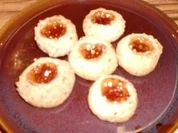 Backwaren: Gefüllte Nußkugeln - Rezept