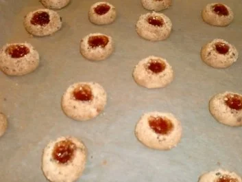 Backwaren: Gefüllte Nußkugeln - Rezept - Bild Nr. 2