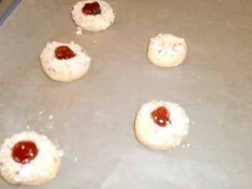 Backwaren: Gefüllte Nußkugeln - Rezept - Bild Nr. 3