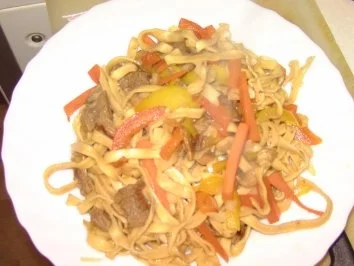 Asia-Nudeln mit Rind - Rezept