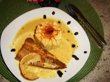 Rezept: Welsfilet mit Currysoße Welsfilet mit Currysoße - Rezept