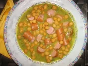 Grüne Kartoffelsuppe mit Geflügelwienerle und Backerbsen - Rezept