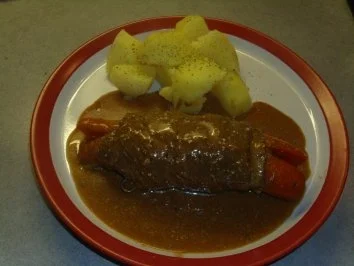 Rezept: Fleischgerichte: Rouladen mit Bärlauchcreme und Wurzeln Fleischgerichte: Rouladen mit Bärlauchcreme und Wurzeln - Rezept