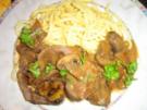 Rehrollbraten mit Trockenfüchten gefüllt in einer Champignonsoße an Spätzle - Rezept