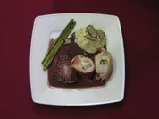 Pangasiusfilet mit Krabben-Füllung und Straußenfilet auf Rotwein-Kokos-Spiegel - Rezept