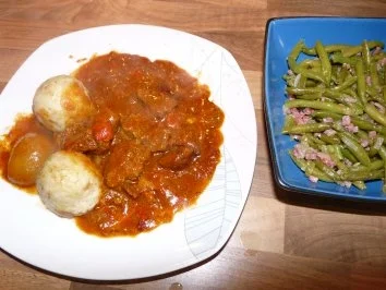 Gulasch im Schmortopf - Rezept