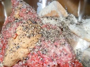 Basilikum-Spätzle mit Hackbällchen in Zucchini-Tomaten-Sauße - Rezept - Bild Nr. 3