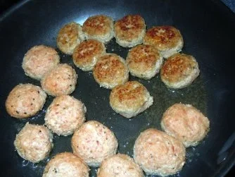 Basilikum-Spätzle mit Hackbällchen in Zucchini-Tomaten-Sauße - Rezept - Bild Nr. 4