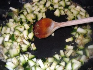 Basilikum-Spätzle mit Hackbällchen in Zucchini-Tomaten-Sauße - Rezept - Bild Nr. 5