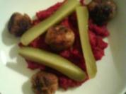Rezept: Rote Bete Püree mit scharfen Bratwurstbällchen Rote Bete Püree mit scharfen Bratwurstbällchen - Rezept