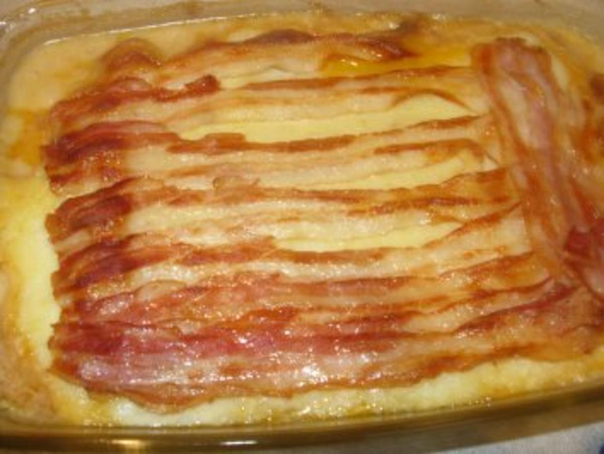 Wirsingauflauf mit Rinderhackfleisch, Kartoffelpüree und Bacon - Rezept - Bild Nr. 2