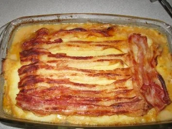 Rezept: Wirsingauflauf mit Rinderhackfleisch, Kartoffelpüree und Bacon Wirsingauflauf mit Rinderhackfleisch, Kartoffelpüree und Bacon - Rezept