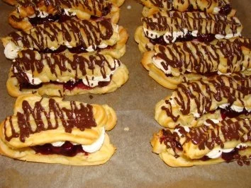 Rezept: Eclairs mit Kirschen und Sahne Eclairs mit Kirschen und Sahne - Rezept