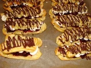 Eclairs mit Kirschen und Sahne - Rezept