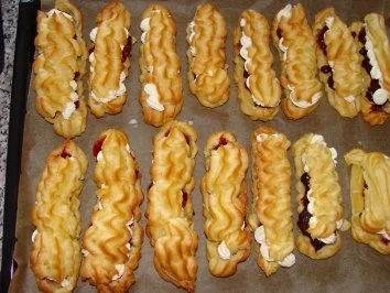 Rezept: Eclairs mit Kirschen und Sahne Bild Nr. 10 Eclairs mit Kirschen und Sahne - Rezept - Bild Nr. 10