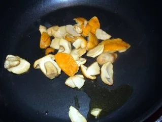 Bandnudeln mit Steinpilz-Gewürztraminer-Rahm - Rezept - Bild Nr. 6