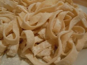 Bandnudeln mit Steinpilz-Gewürztraminer-Rahm - Rezept - Bild Nr. 4