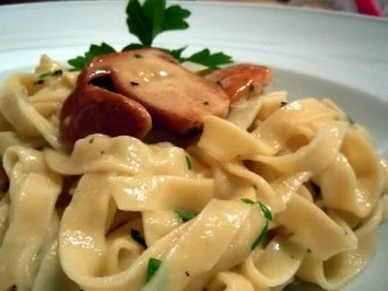Bandnudeln mit Steinpilz-Gewürztraminer-Rahm - Rezept
