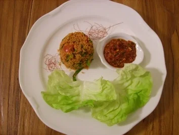 Weizengrießsalat mit pikantem Dipp - Rezept