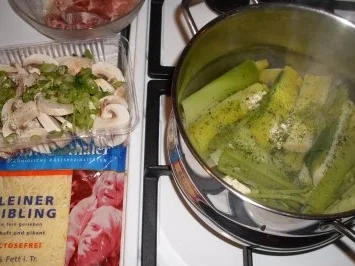 Rezept: Nackenkotelett mit Champignons & Lauchzwiebeln.... Bild Nr. 2 Nackenkotelett mit Champignons & Lauchzwiebeln.... - Rezept - Bild Nr. 2