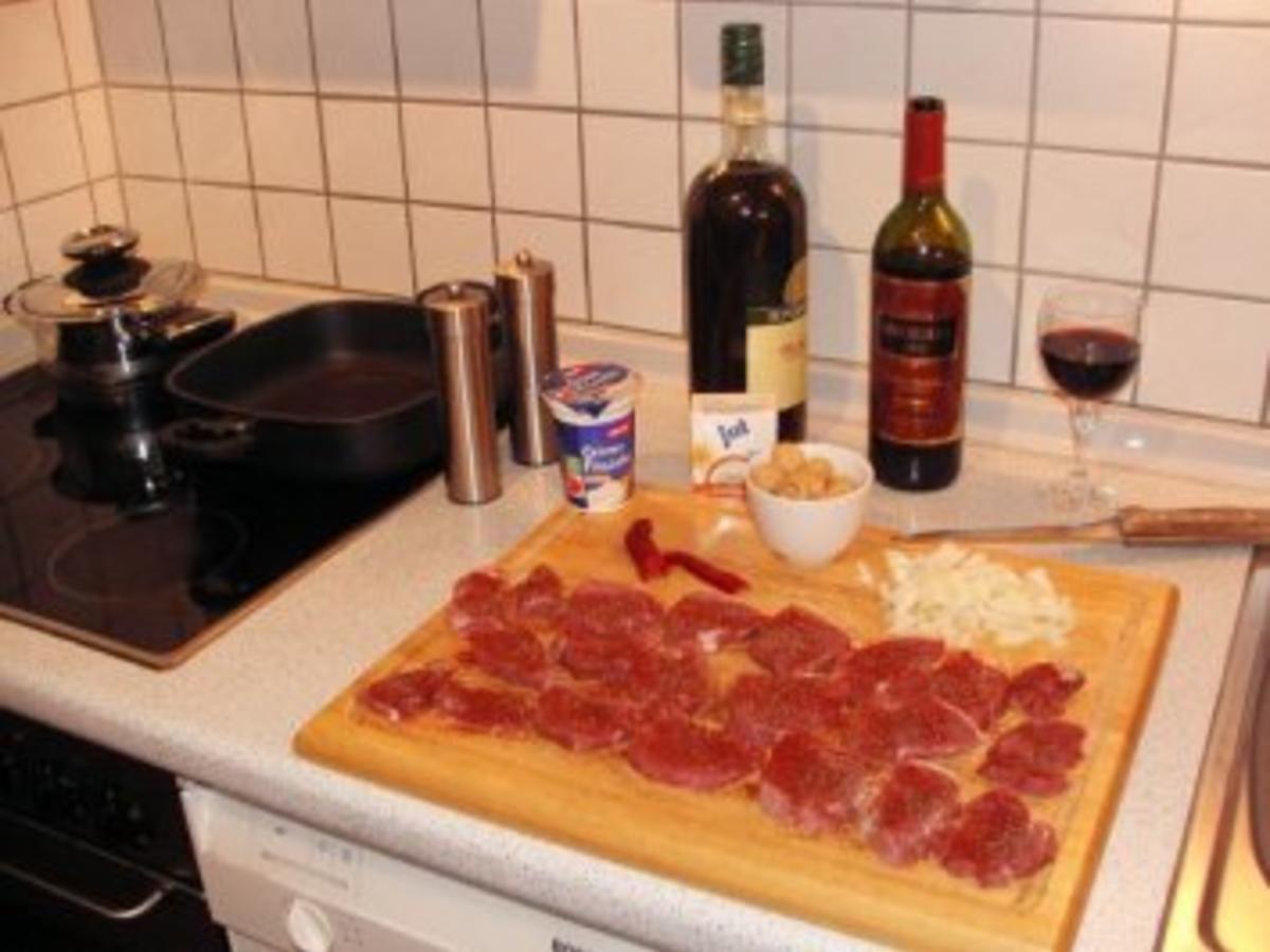 Michis Lende in Rotweinsoße mit Kräuterknödel - schnell - von caarlohund