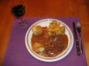 Michis Lende in Rotweinsoße mit Kräuterknödel - Rezept - Bild Nr. 5