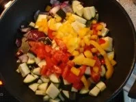 Rezept: Bunter Gemüsemix mit Nudeln und Thunfisch Bunter Gemüsemix mit Nudeln und Thunfisch - Rezept