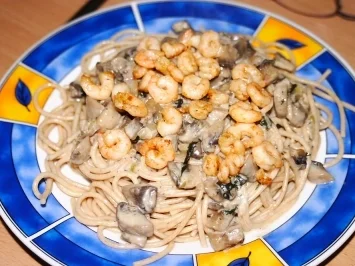 Rezept: Spagetti mit Pilzsoße und Garnelen Spagetti mit Pilzsoße und Garnelen - Rezept
