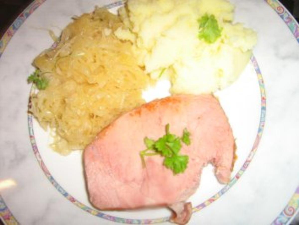 Kasseler mit Sauerkraut und Kartoffelpüree - Rezept