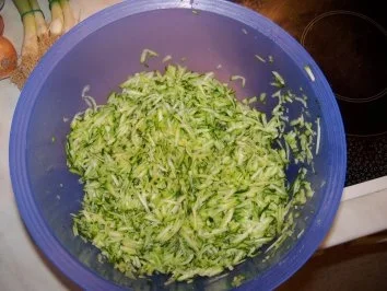 Zuccinipuffer mit Schafskäse - Rezept - Bild Nr. 3