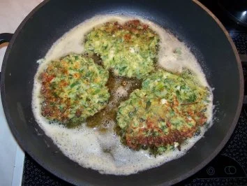 Zuccinipuffer mit Schafskäse - Rezept - Bild Nr. 7