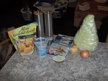 Rezept: Spitzkohl - Pfanne mit Rostbratwürsten Spitzkohl - Pfanne mit Rostbratwürsten - Rezept