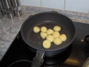 Rezept: Spitzkohl - Pfanne mit Rostbratwürsten Bild Nr. 4 Spitzkohl - Pfanne mit Rostbratwürsten - Rezept - Bild Nr. 4