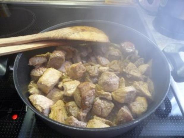 Gulasch : Gulasch Mit Rosenkohl Und Salzkartoffeln - Rezept - Kochbar.de