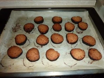 Rezept: Schweizer Nuss-Taler Schweizer Nuss-Taler - Rezept