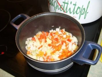 Gefüllte Putenrolle an Malzbiersauce mit Lauchgemüse und Schupfnudeln - Rezept - Bild Nr. 4