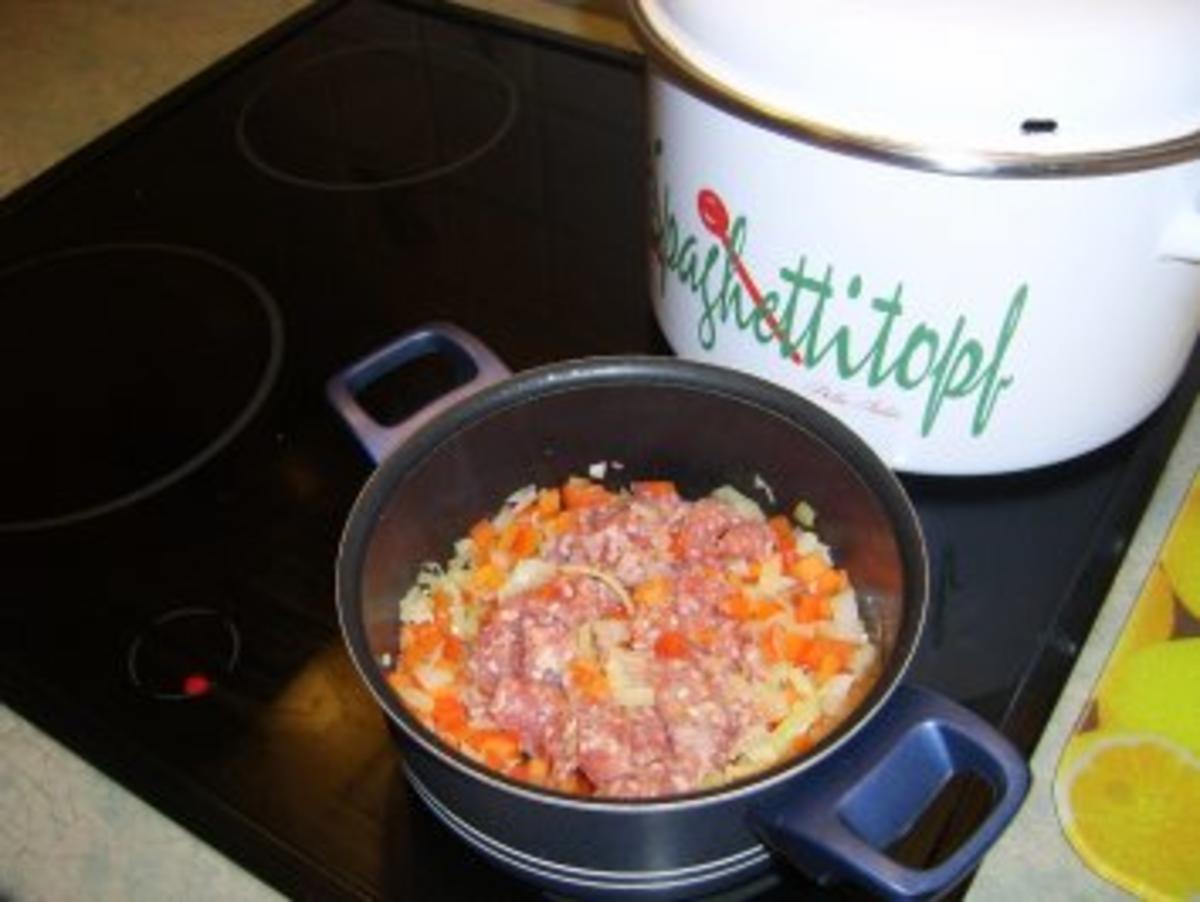 Gefüllte Putenrolle an Malzbiersauce mit Lauchgemüse und Schupfnudeln ...