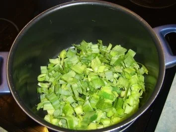 Gefüllte Putenrolle an Malzbiersauce mit Lauchgemüse und Schupfnudeln - Rezept - Bild Nr. 13