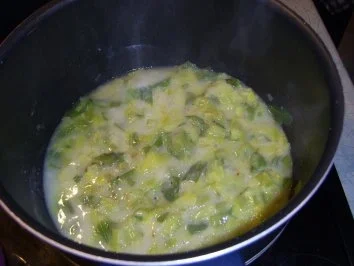 Gefüllte Putenrolle an Malzbiersauce mit Lauchgemüse und Schupfnudeln - Rezept - Bild Nr. 14