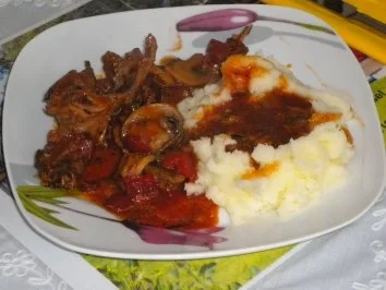 Ragout von Kaninchen mit Kartoffelstock und Salat - Rezept - Bild Nr. 2