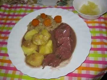 Schweinezunge gepökelt auf Rotweinsoße - Rezept