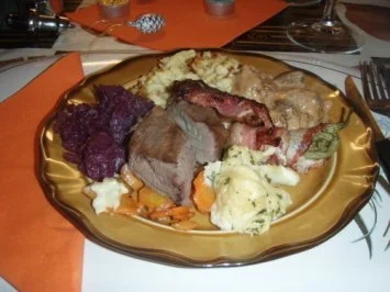 "Evas" Rehrücken mit frischen Spätzle an einer Pfeffersauce und einer Gemüseplatte - Rezept - Bild Nr. 5