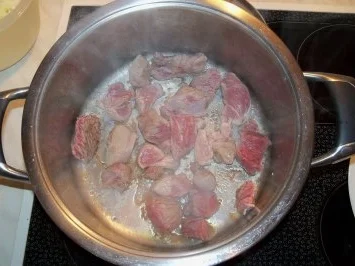 Rezept: Gulaschtopf mit kleinen Klöschen Bild Nr. 3 Gulaschtopf mit kleinen Klöschen - Rezept - Bild Nr. 3
