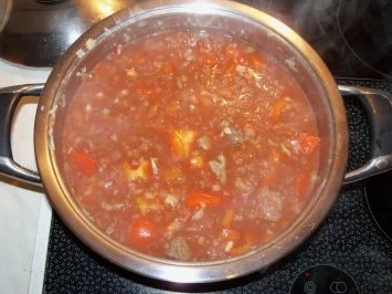 Rezept: Gulaschtopf mit kleinen Klöschen Bild Nr. 6 Gulaschtopf mit kleinen Klöschen - Rezept - Bild Nr. 6