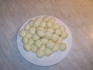 Rezept: Gulaschtopf mit kleinen Klöschen Bild Nr. 7 Gulaschtopf mit kleinen Klöschen - Rezept - Bild Nr. 7