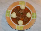 Gulaschtopf mit kleinen Klöschen - Rezept