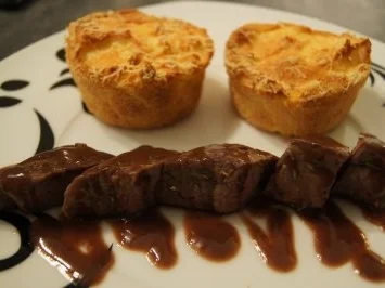 Lammfilet mit Kartoffelsoufflé und Rotweinjus - Rezept