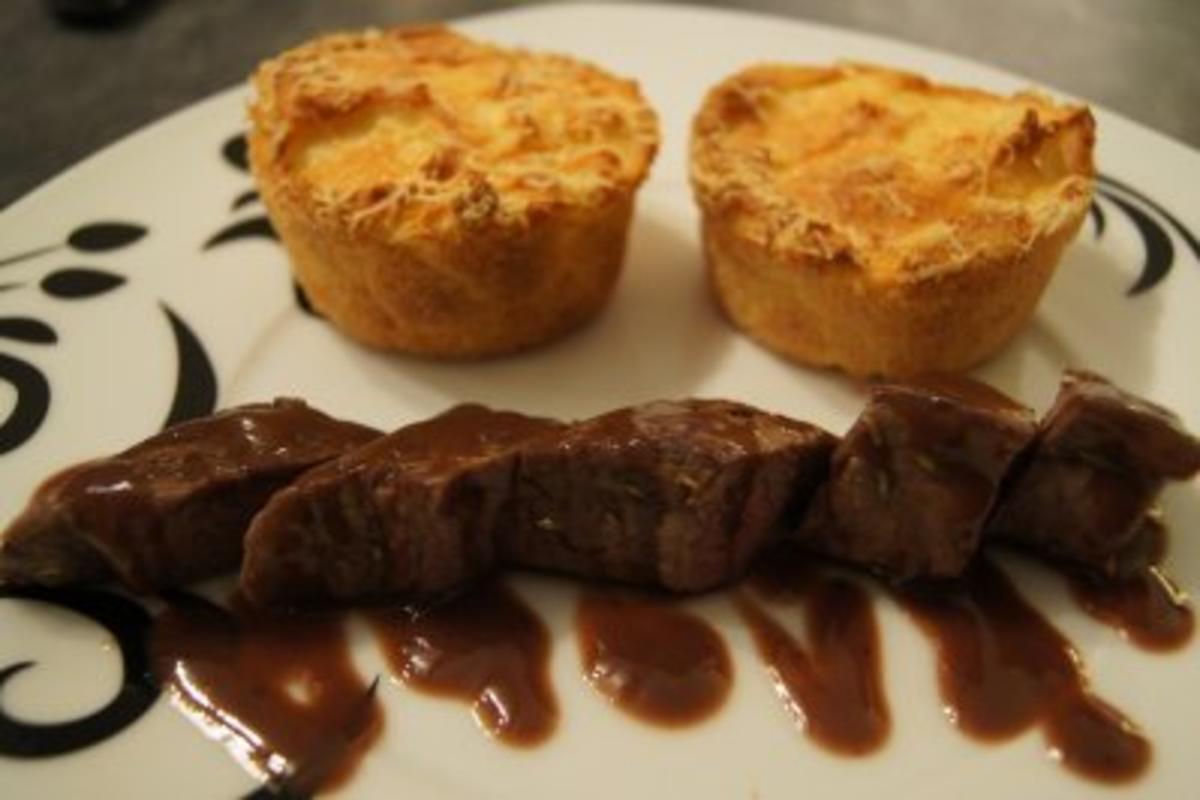 Bilder für Lammfilet mit Kartoffelsoufflé und Rotweinjus - Rezept