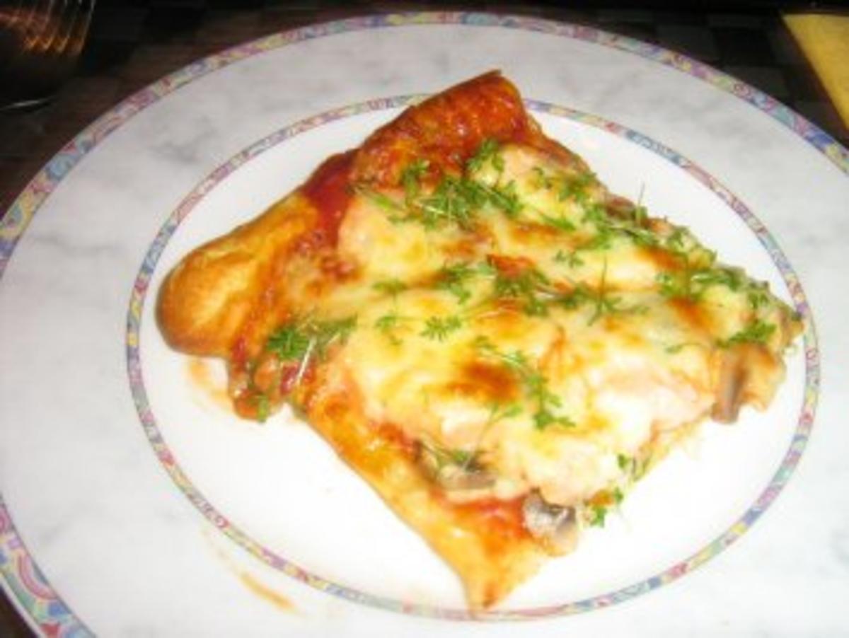 Pizza - Champignon-Lachs, mit Mozzarella - Rezept