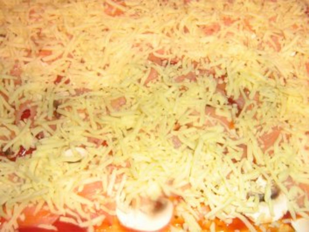 Pizza - Champignon-Lachs, mit Mozzarella - Rezept - Bild Nr. 4